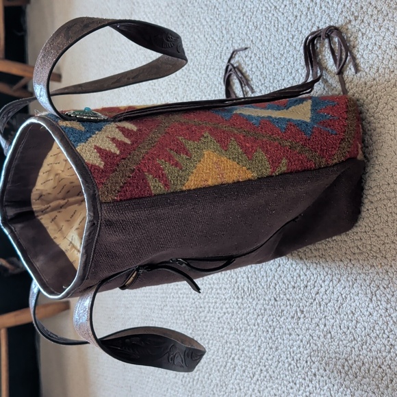 Ariat Conceal Carry Leather/Wool Brynlee Red Aztec Top Snap Tote - Picture 13 of 15